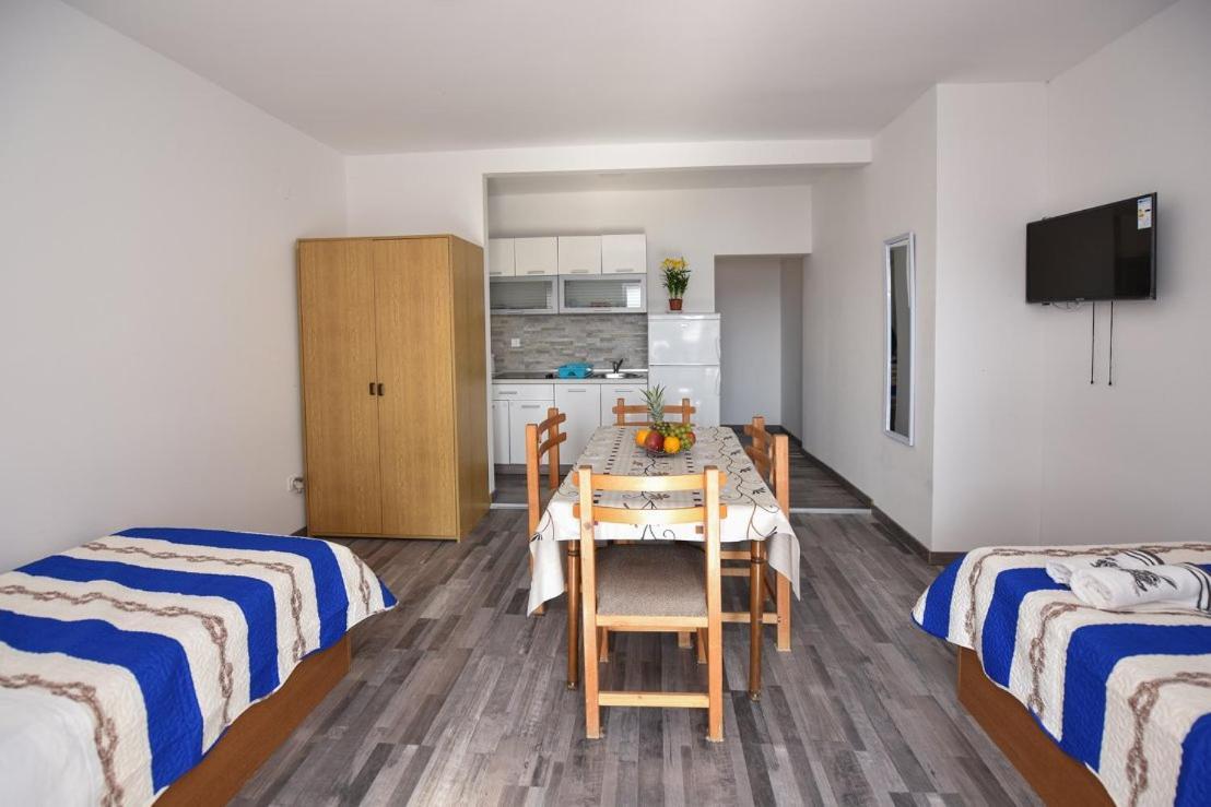Val Apartmani, Stara Novalja Exterior photo