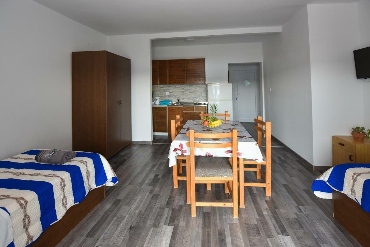 Val Apartmani, Stara Novalja Exterior photo