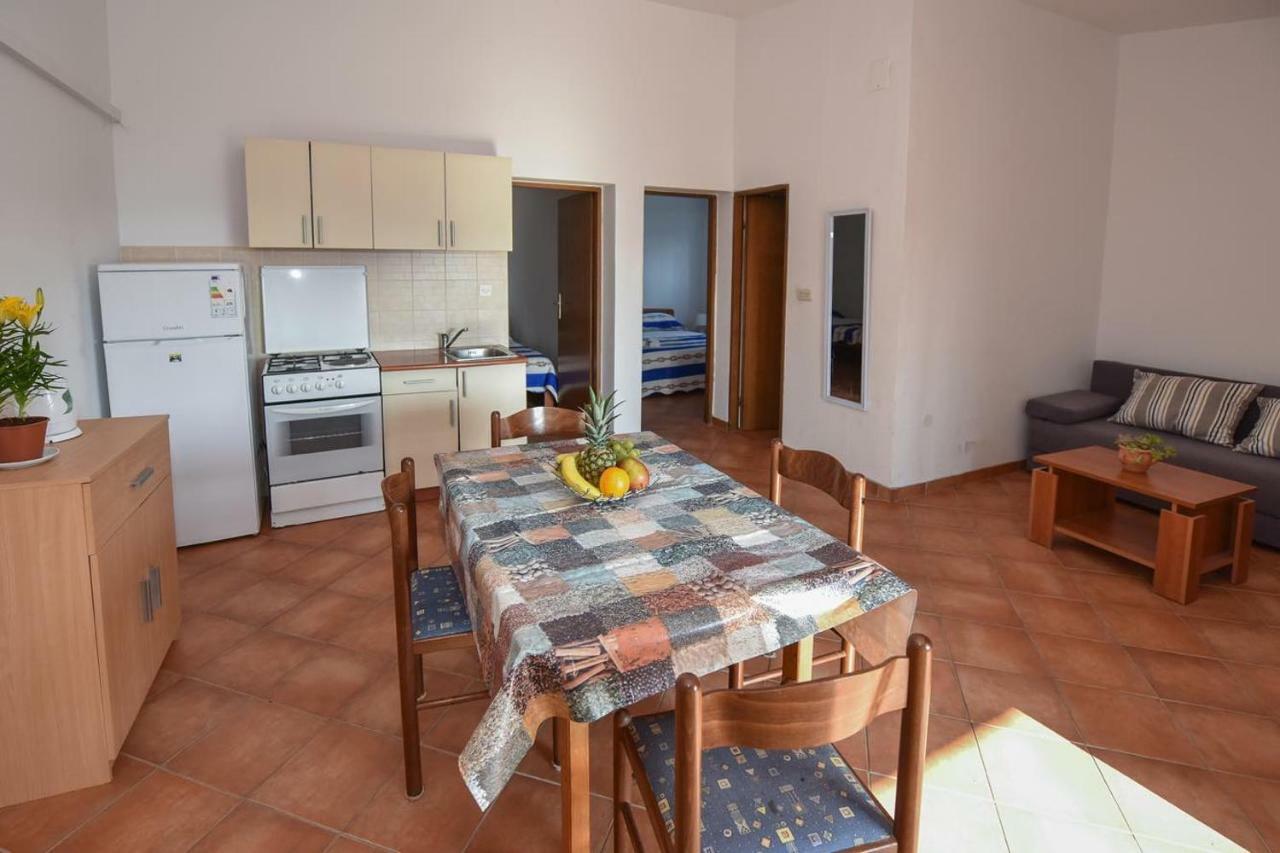 Val Apartmani, Stara Novalja Exterior photo